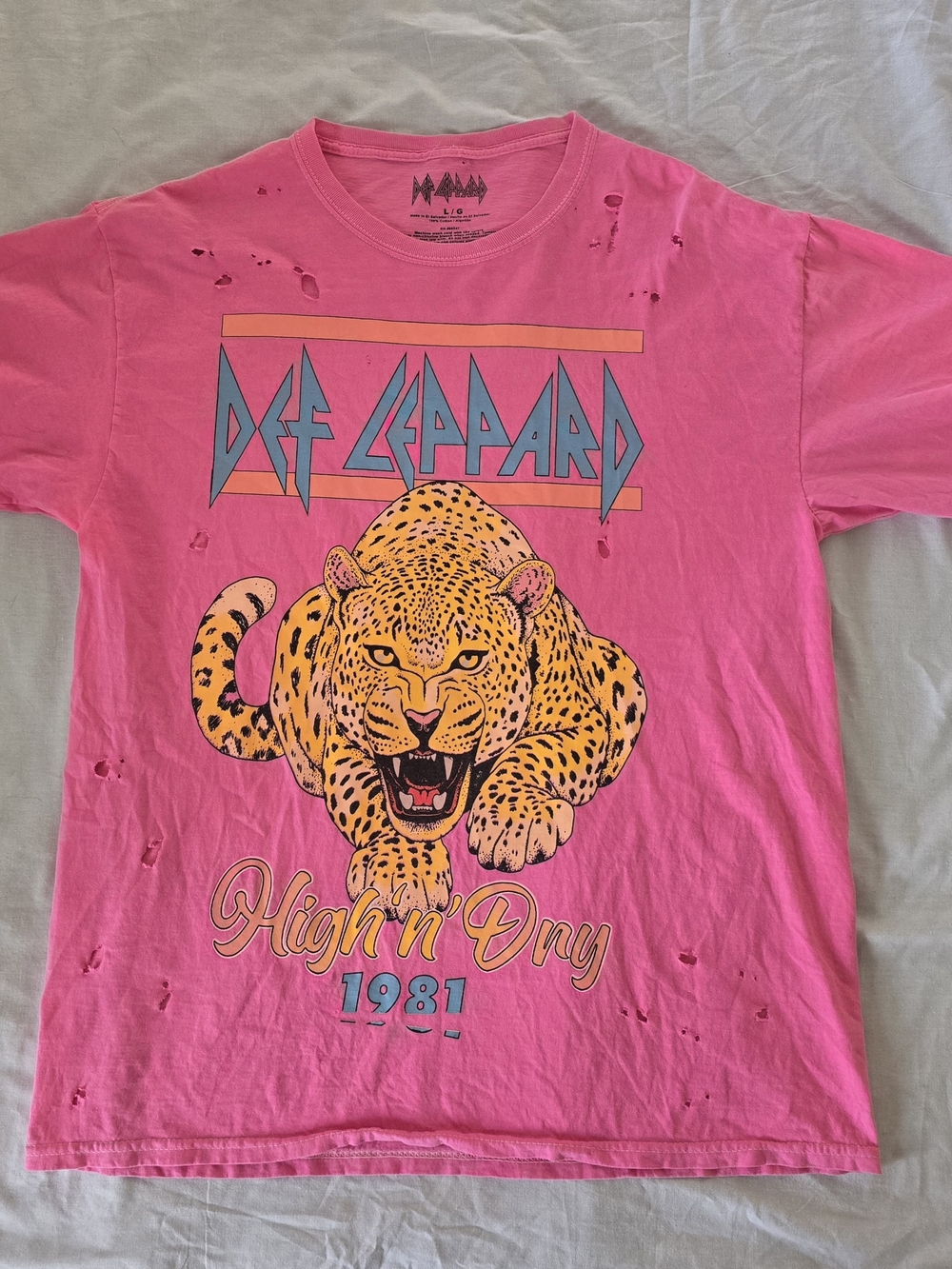 Def Leppard High 'n' Dry 1981 Graphic Tee - Pink